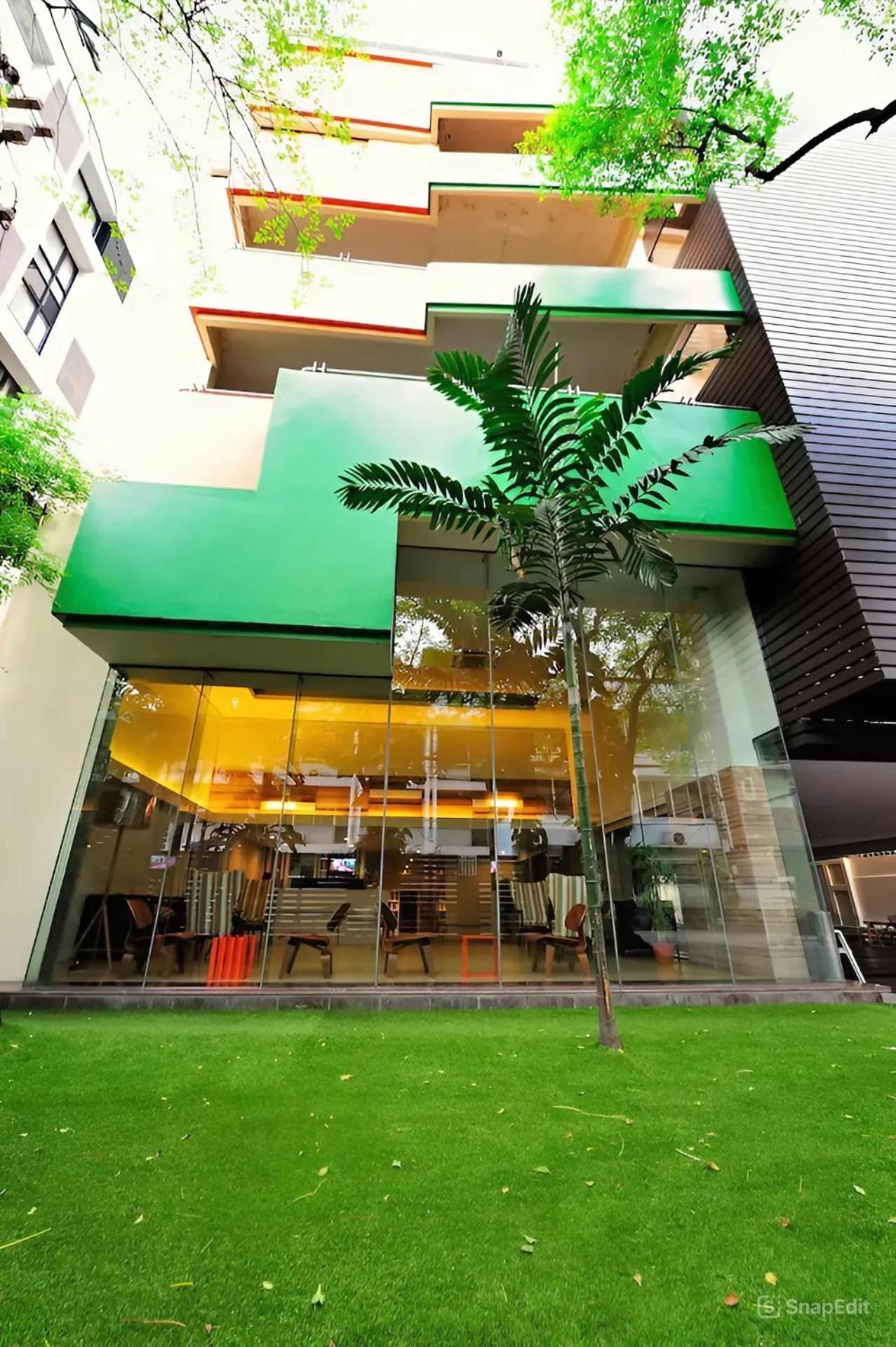 Apartamento Nantiruj Tower - นันทิรุจ ทาวเวอร์ เซอร์วิสอพาร์ทเม้นท์ สุขุมวิท ซอย 8 Bangkok Exterior foto