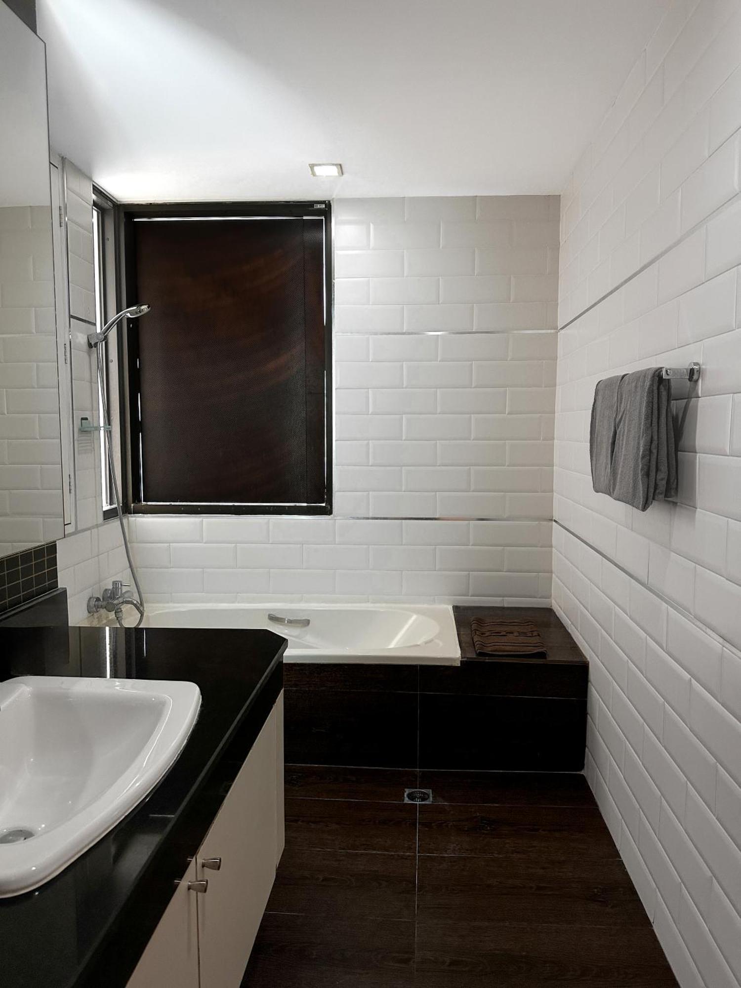 Apartamento Nantiruj Tower - นันทิรุจ ทาวเวอร์ เซอร์วิสอพาร์ทเม้นท์ สุขุมวิท ซอย 8 Bangkok Habitación foto