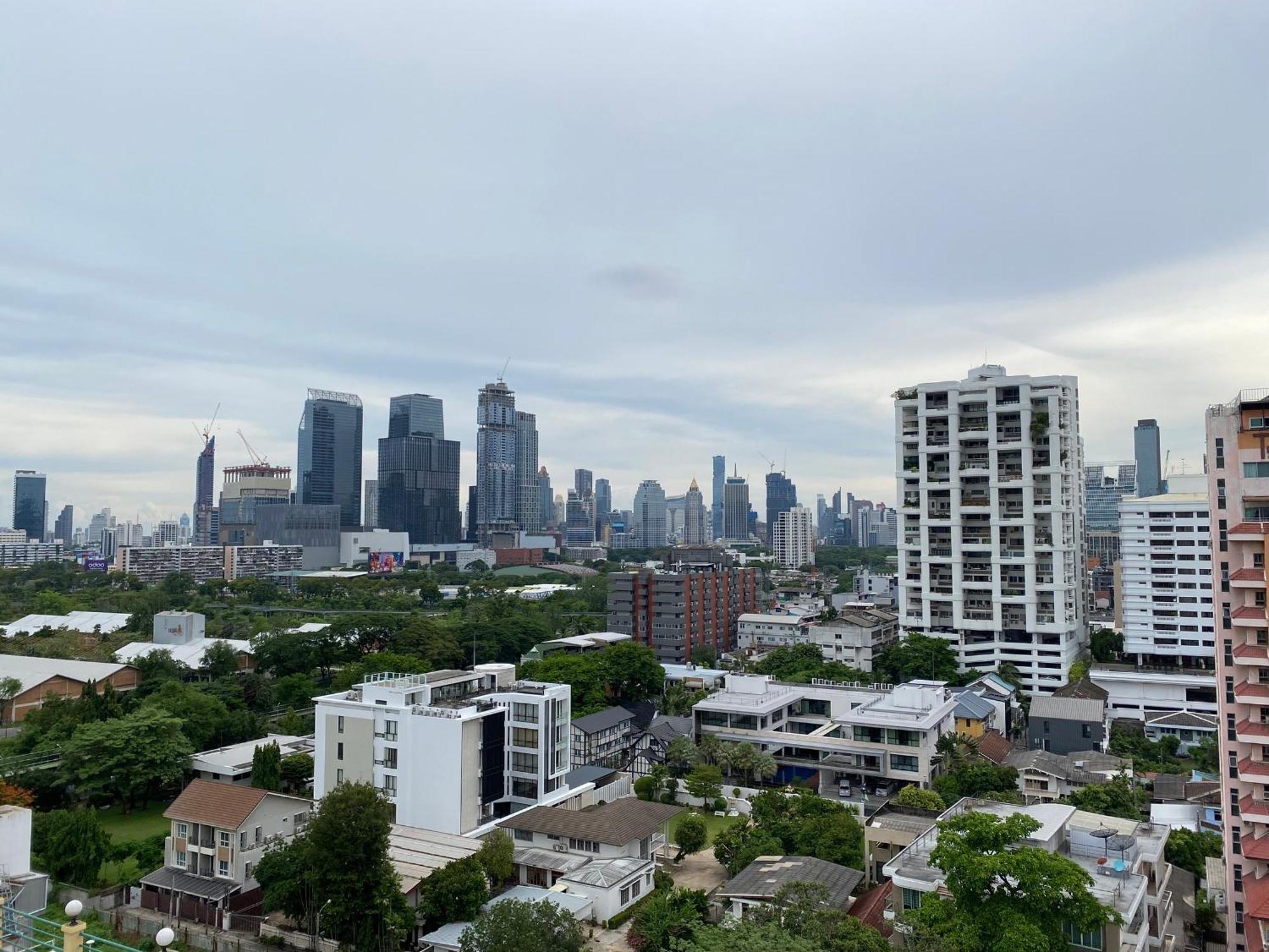 Apartamento Nantiruj Tower - นันทิรุจ ทาวเวอร์ เซอร์วิสอพาร์ทเม้นท์ สุขุมวิท ซอย 8 Bangkok Exterior foto