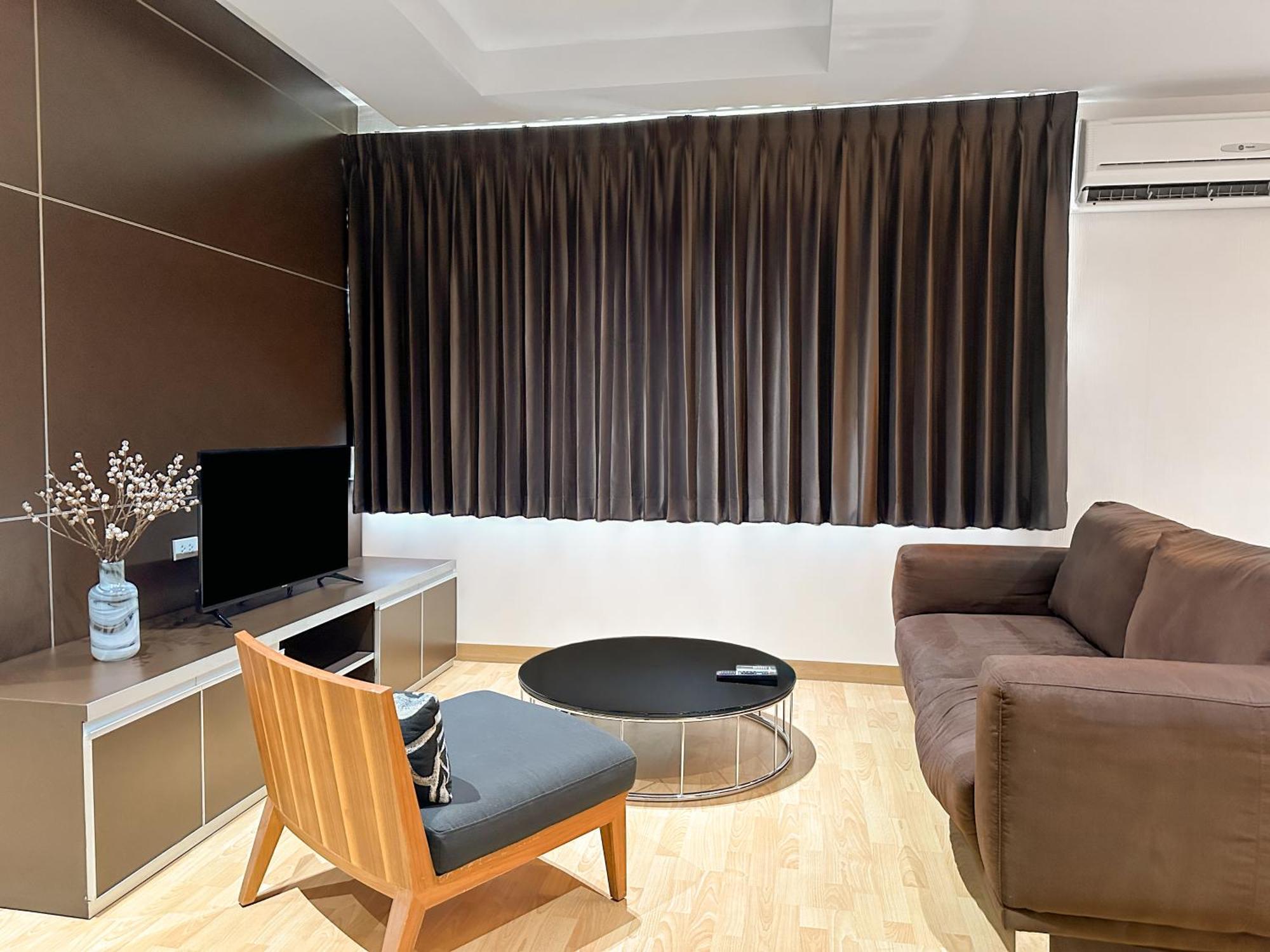Apartamento Nantiruj Tower - นันทิรุจ ทาวเวอร์ เซอร์วิสอพาร์ทเม้นท์ สุขุมวิท ซอย 8 Bangkok Exterior foto
