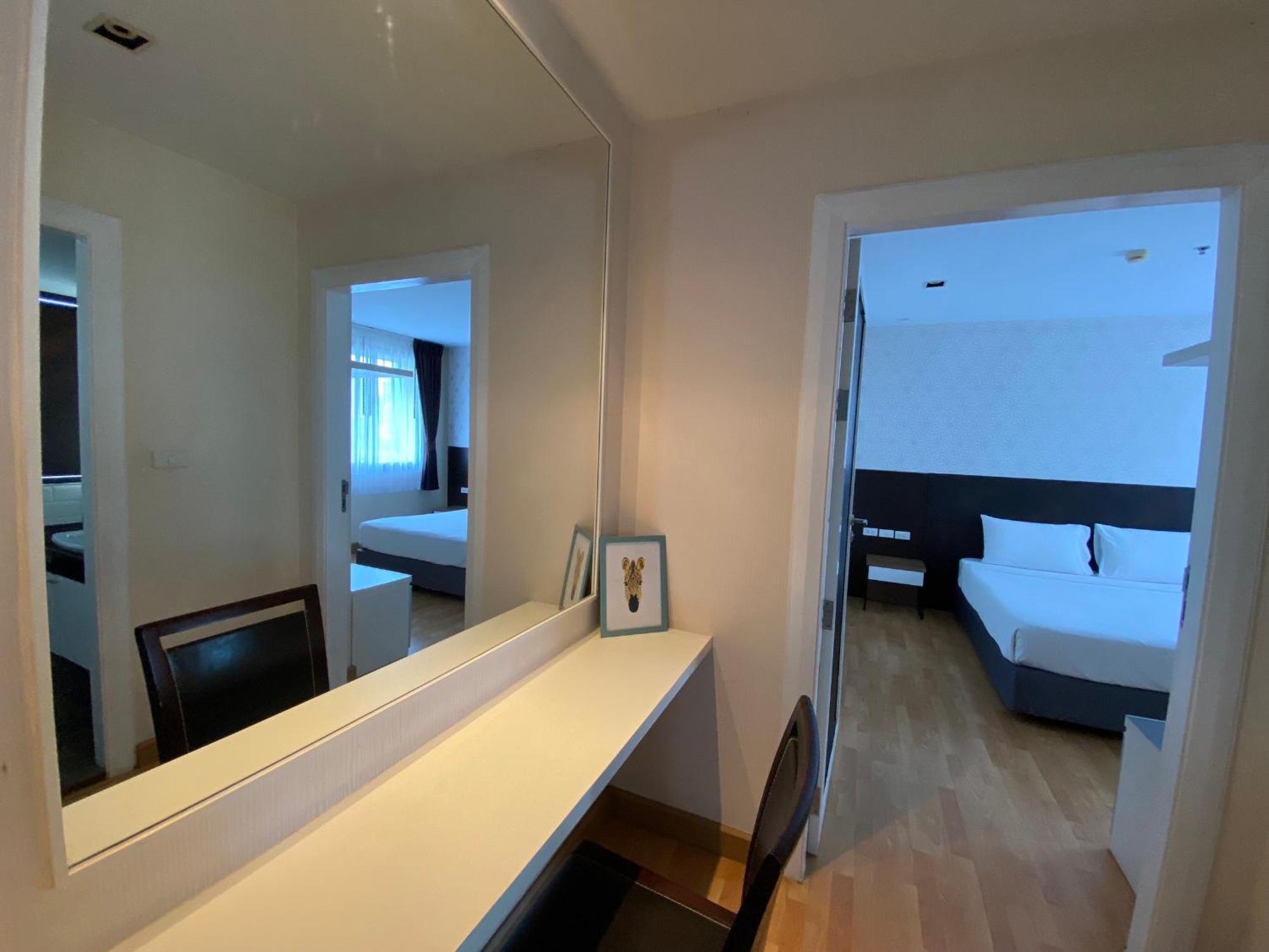 Apartamento Nantiruj Tower - นันทิรุจ ทาวเวอร์ เซอร์วิสอพาร์ทเม้นท์ สุขุมวิท ซอย 8 Bangkok Exterior foto